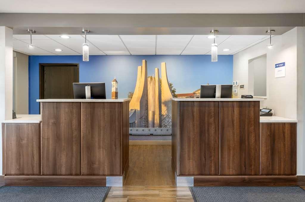 Best Western Plus Lafayette Hotel University Area Interior foto